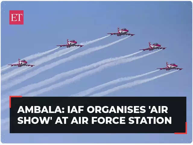 Haryana: IAF's Suryakiran Aerobatic Team organises 'Air show' on Platinum Jubilee Celebration of SQN 5 Haryana: IAF's Suryakiran Aerobatic Team organises 'Air show' on Platinum Jubilee Celebration of SQN 5